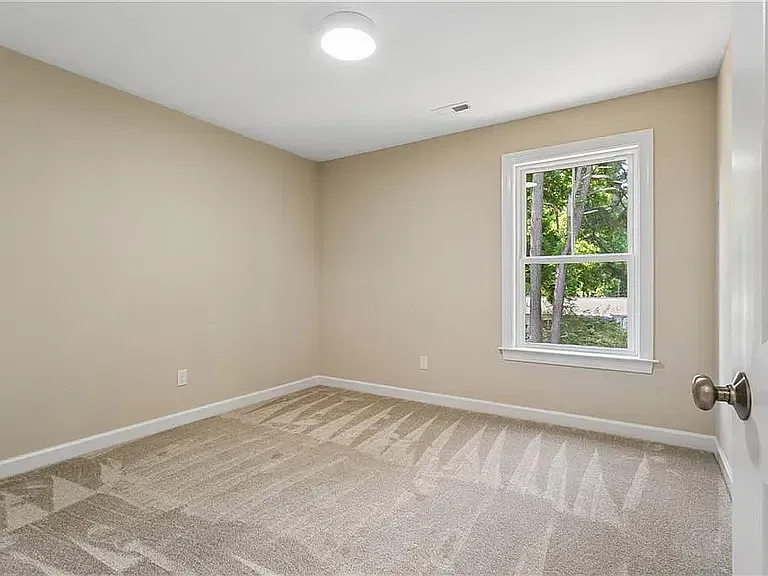 4 bed, 2.5 bath, 2272 sqft, $3,495 — Photo 4