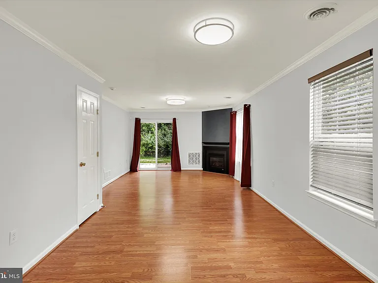 182 Christine Dr — Photo 10
