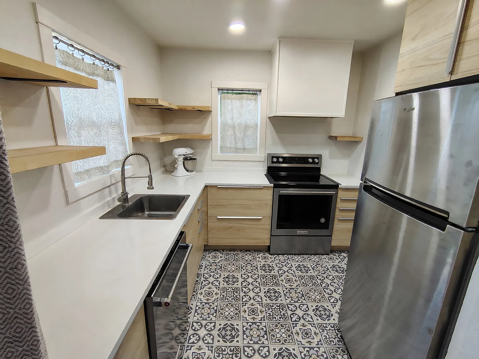 2 bed, 830 sqft, $1,550 — Photo 2