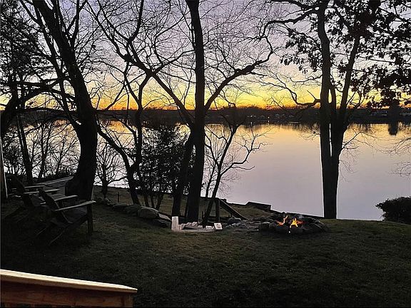 3rd image of 17 Lakecrest Dr