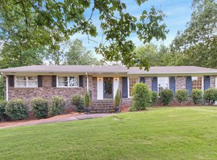 1340 Round Hill Rd, Vestavia Hills, AL 35216