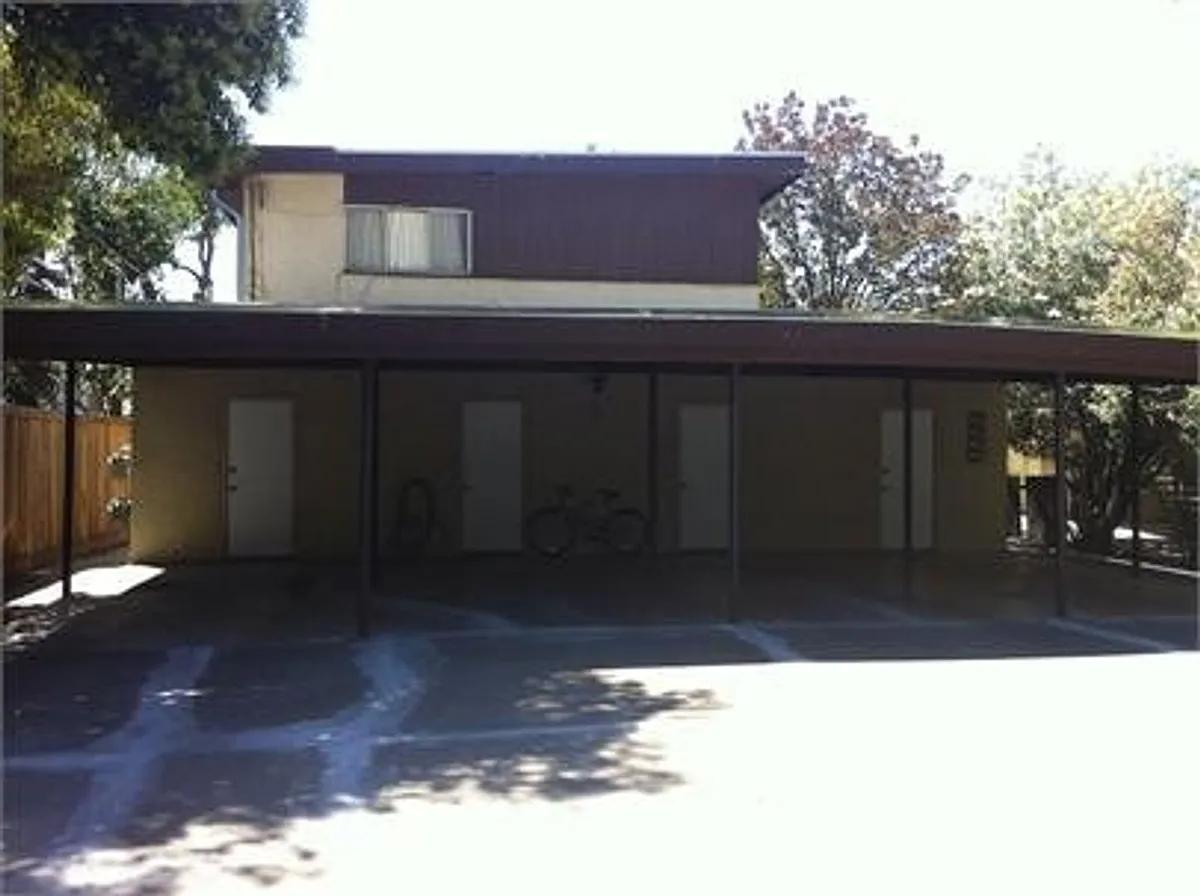 Building Photo - 412-418 9th Street