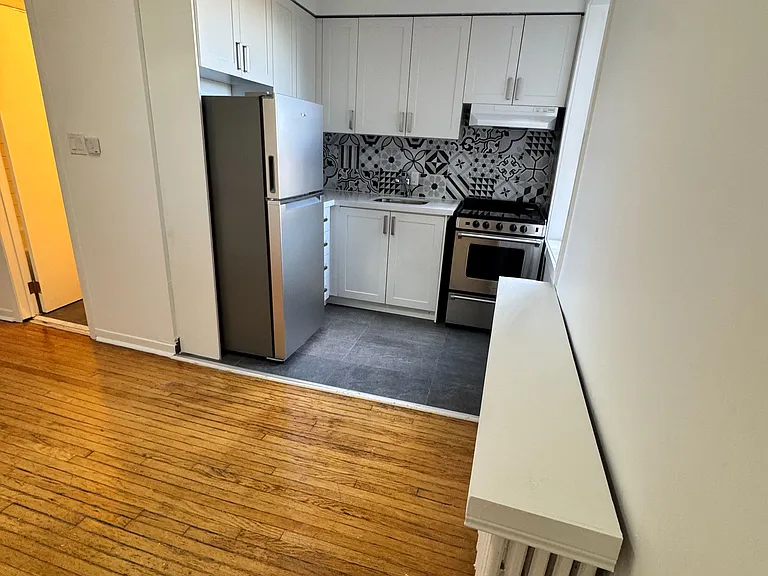 781 Saint Clair Ave W #19 — Photo 1