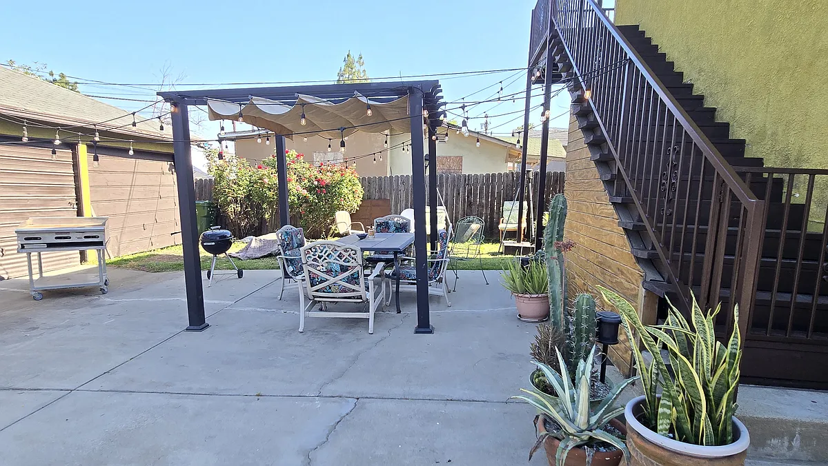 Building Photo - 3554 Locke Ave