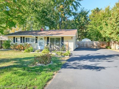 6230 Woodsdale Dr, Grand Blanc, MI, 48439