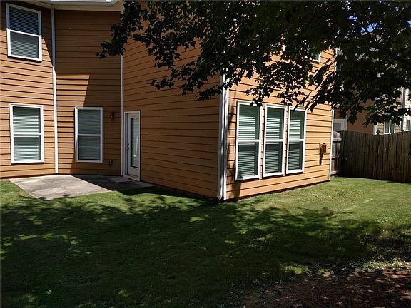 3rd image of 5765 Weddington Dr