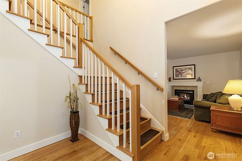 5th image of 15693 Vincent Road NW