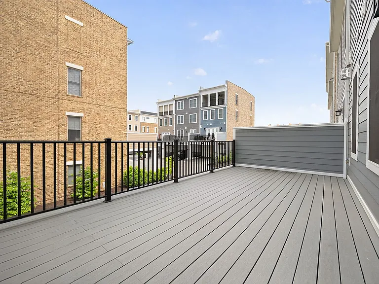 333 SE Eheart St — Photo 25