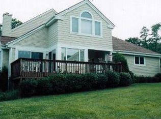 26 Twin Ponds Dr, Kingston, NY 12401