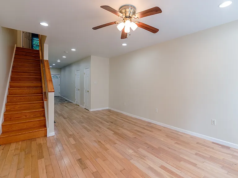 2134 Sears St — Photo 1