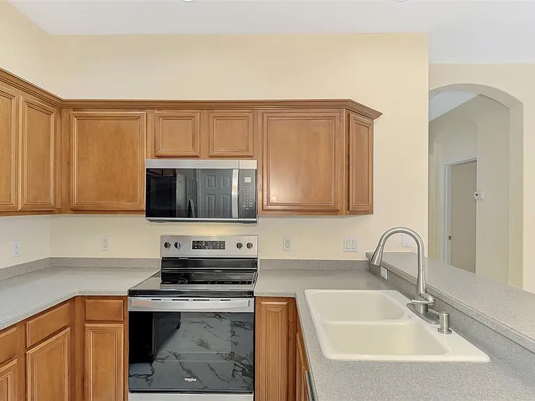7803 33rd St E — Photo 19