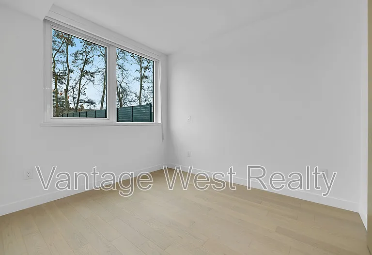 3389 Lakeshore Rd #216 — Photo 4