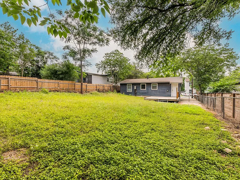 1717 Bunche Rd — Photo 24