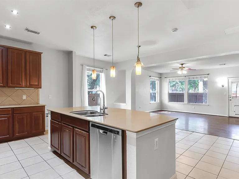 800 S Frontier Ln — Photo 7
