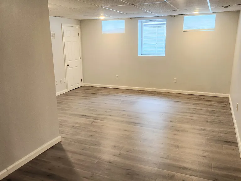 1146 Carrington Dr — Photo 32