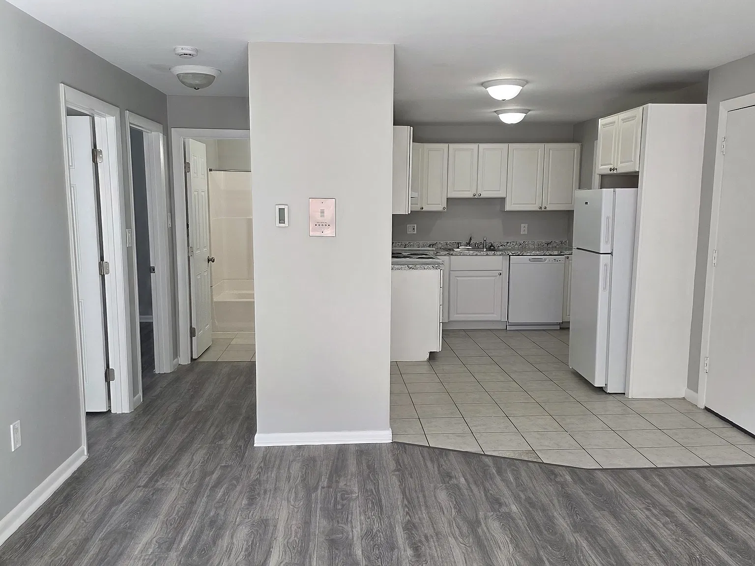 2 bed, 1.0 bath, 700 sqft, $2,500 — Photo 2