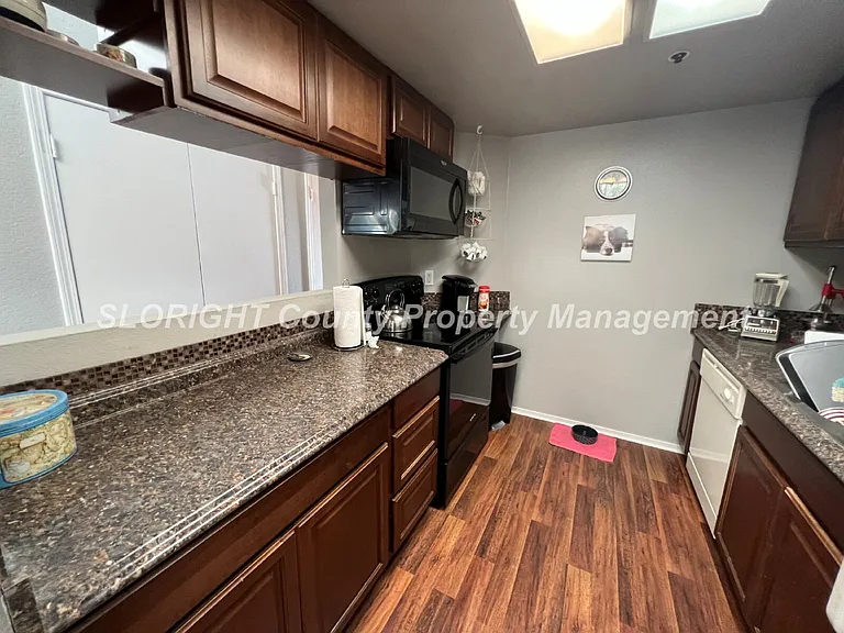 1039 Southwood Dr #D — Photo 4