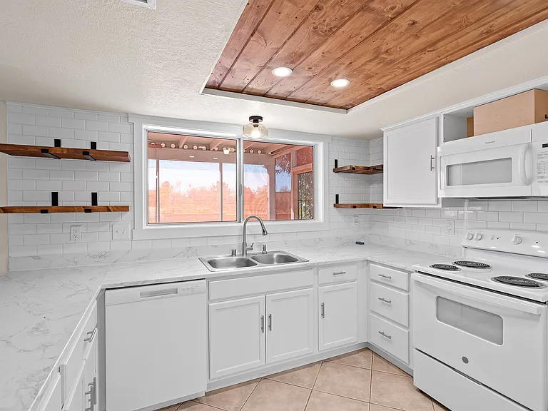 280 S Atlanta Dr — Photo 13