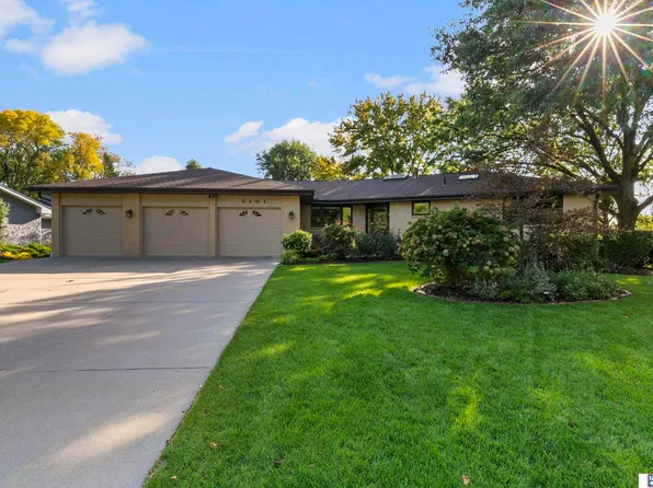 2101 The Knolls, Lincoln, NE 68512