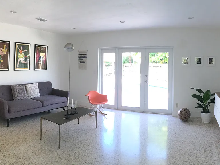 8740 SW 20th Ter — Photo 2