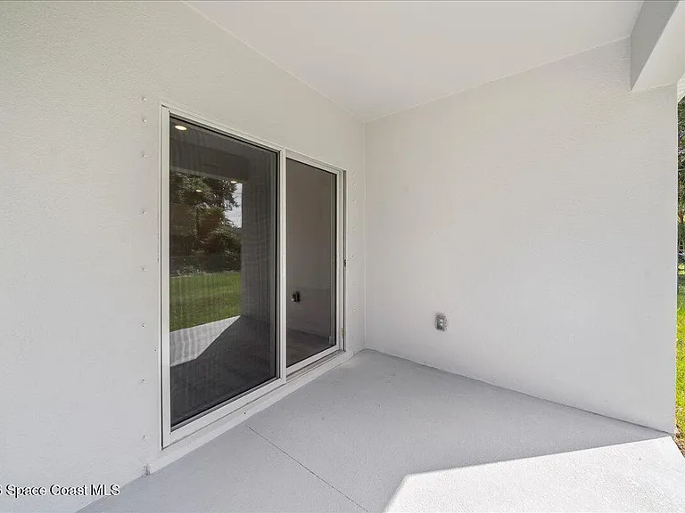 566 Rembrandt St SE — Photo 25