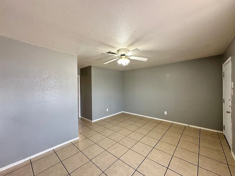1704 Spring Rose Cir — Photo 43