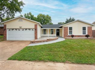 3553 Woodpath Dr, Florissant, MO 63031