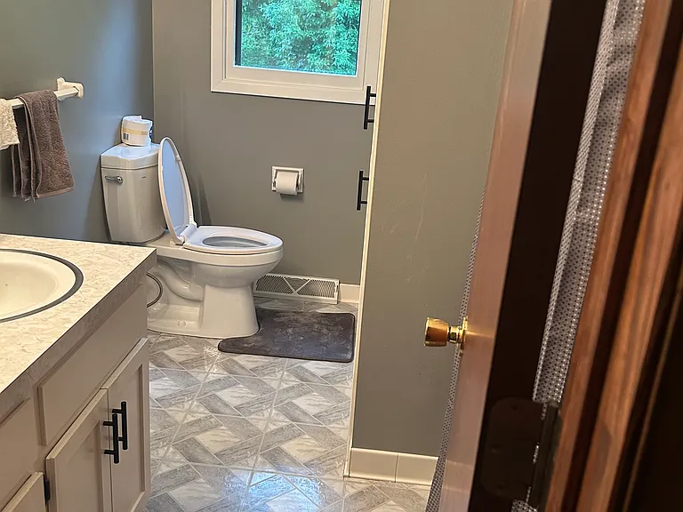 1081 S 16th Ave — Photo 4