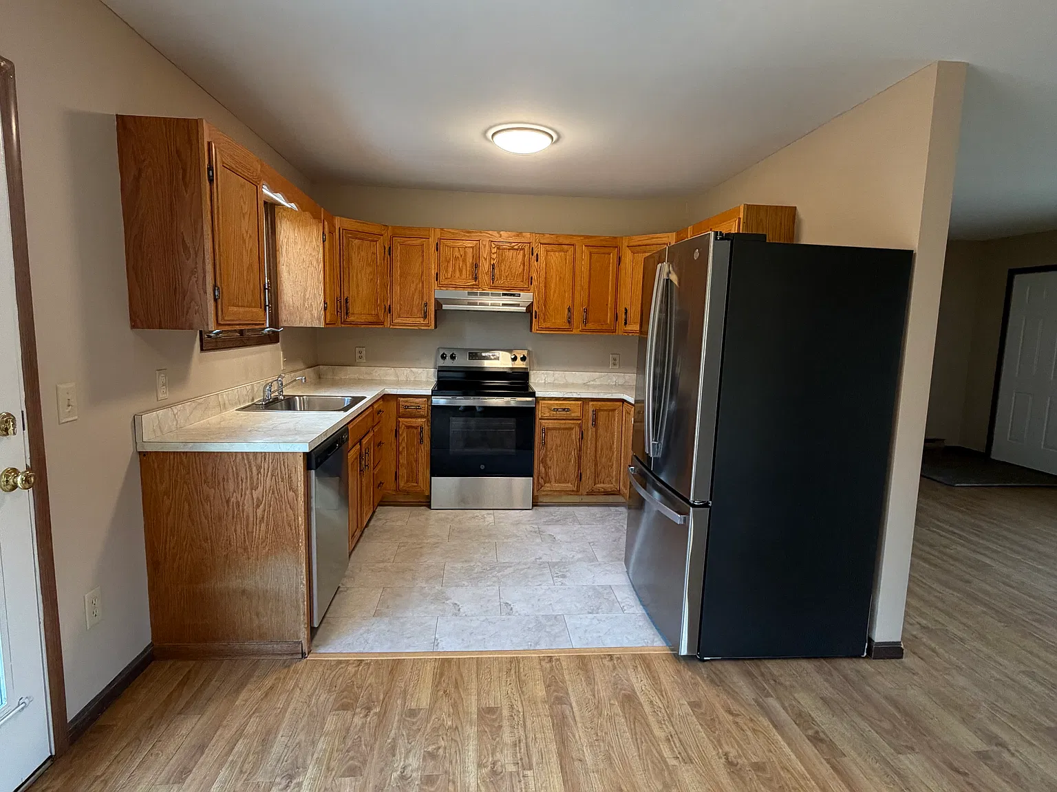 3 bed, 1088 sqft, $2,800 — Photo 3
