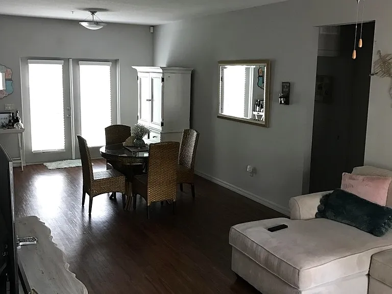 2616 W Horatio St — Photo 2