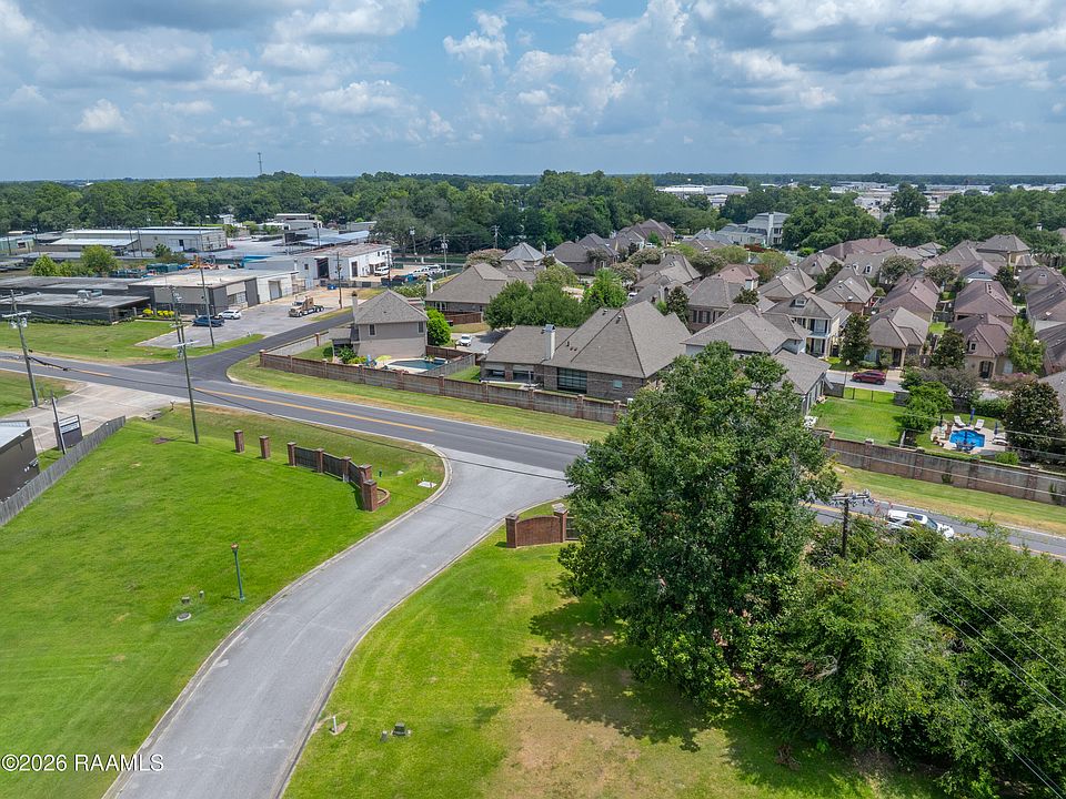 1st image of 101 Pecan Leaf Dr