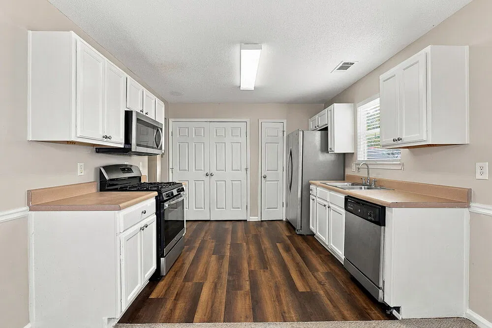 3 bed, 3.0 bath, 1844 sqft, $1,885 — Photo 4