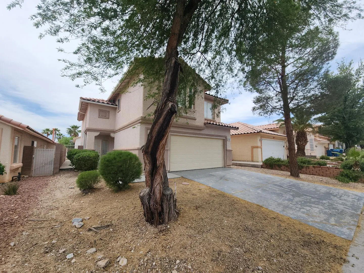 Two story in well established Las Vegas neighborhood — Photo 3