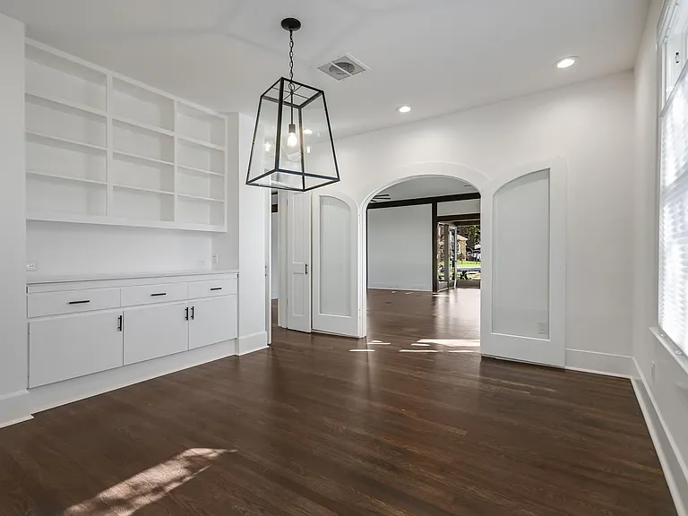 2704 Oakhurst Ave — Photo 4