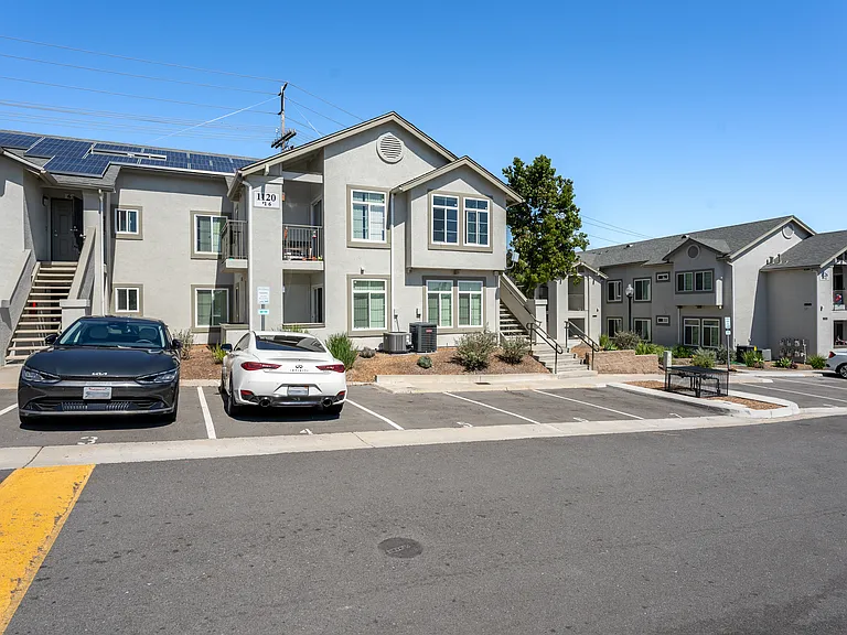 Paradise Gardens - Military Housing — Photo 20