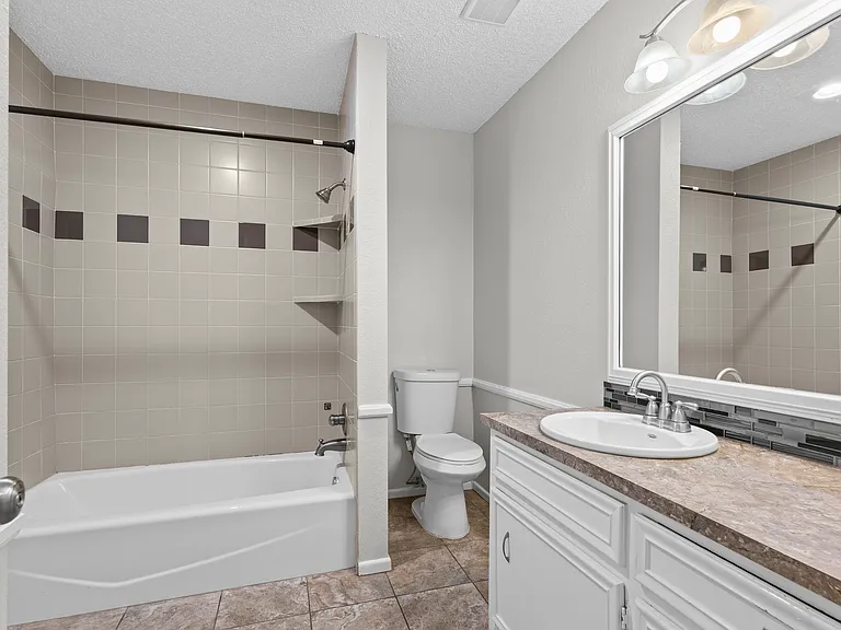 9616 Belmont Ave — Photo 18
