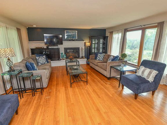4th image of 18360 Benington Dr