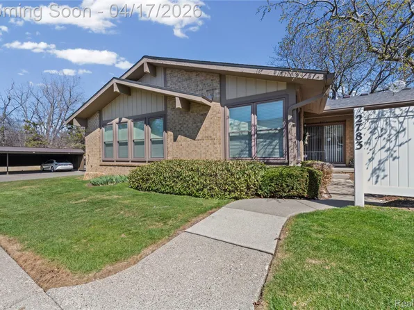 2783 Roundtree Dr, Troy, MI 48083