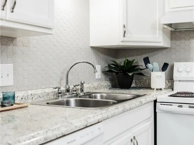 304 Palmwood Dr #D — Photo 5