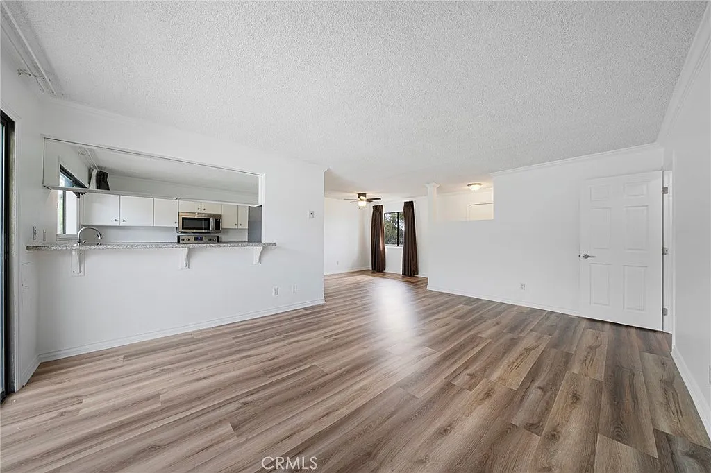 2 bed, 1065 sqft, $2,995 — Photo 3