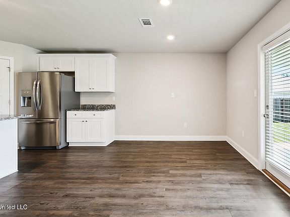 5th image of 10068 Willow Leaf Dr