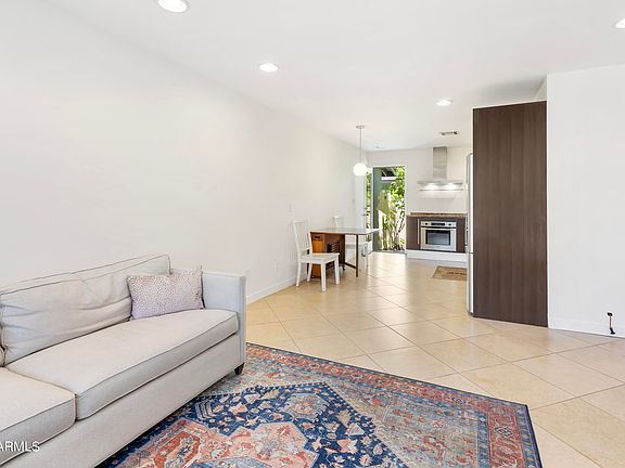 5th image of 1850 E MARYLAND Avenue #22