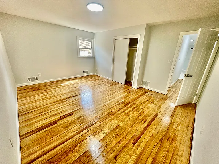 1311 Carrington St — Photo 8