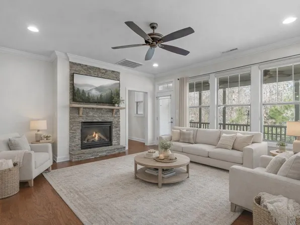 55 White Pine Dr, Clayton, NC 27527