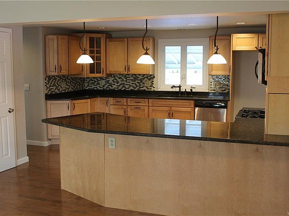 3rd image of 452 Meadow Dr