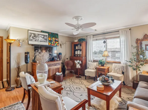 4212 62nd St APT 5, Urbandale, IA 50322