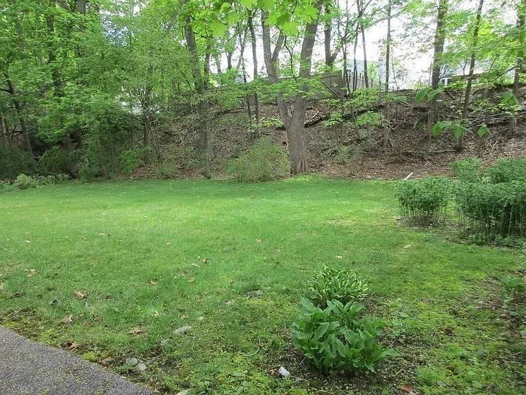178 Beethoven Ave #- — Photo 19