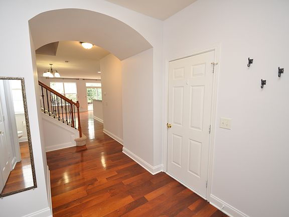 4th image of 508 War Admiral Ct