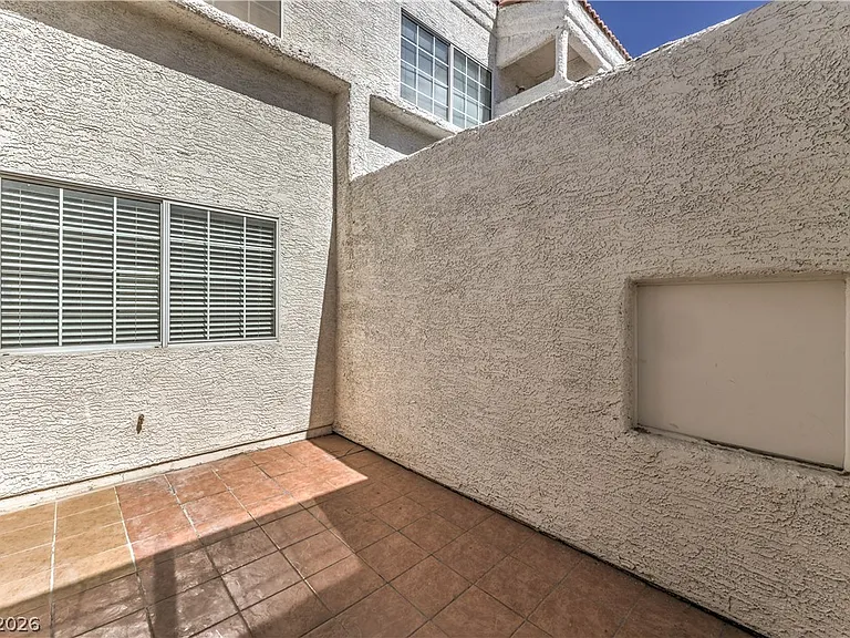 1800 Edmond St #122 — Photo 23