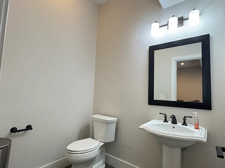 1 Cedar St #1 — Photo 35